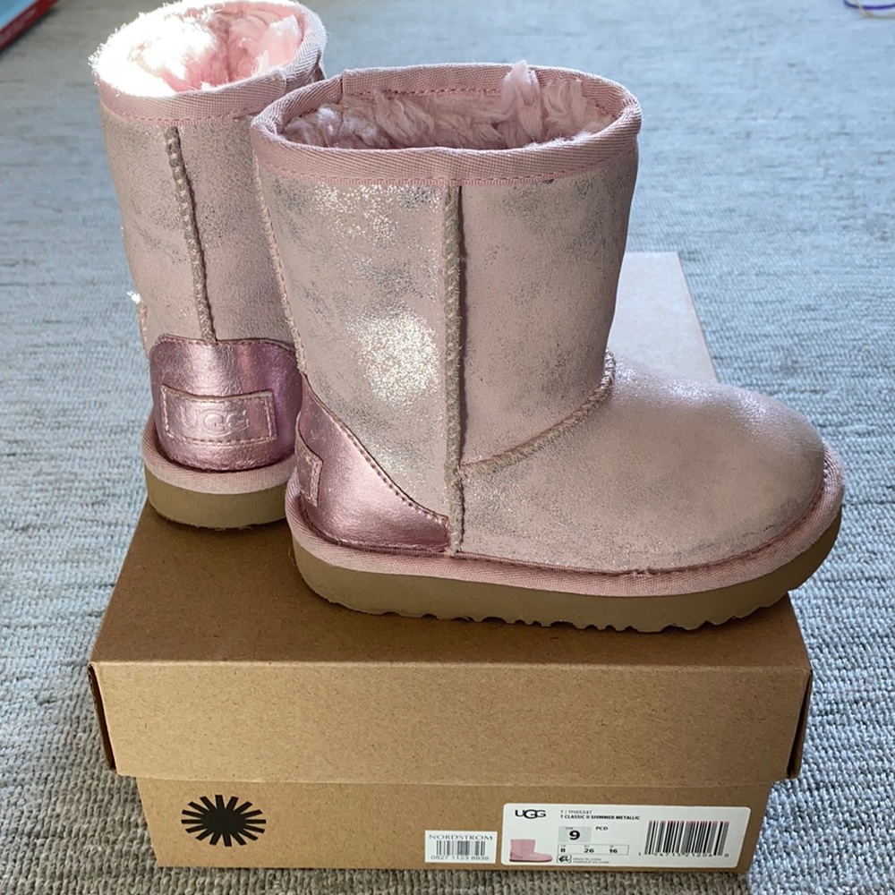 Ugg boots in shimmer pink metallic